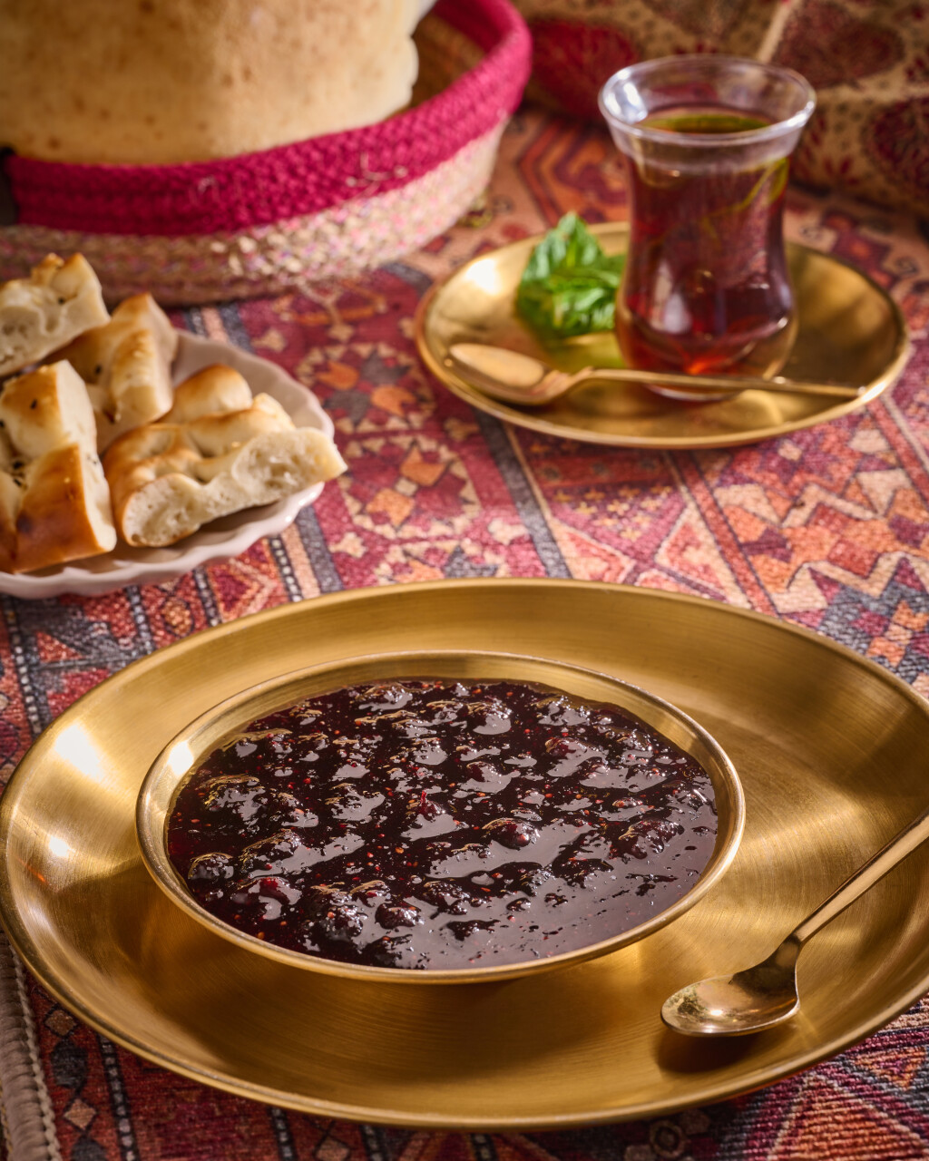 طبق مربى توت الاسود